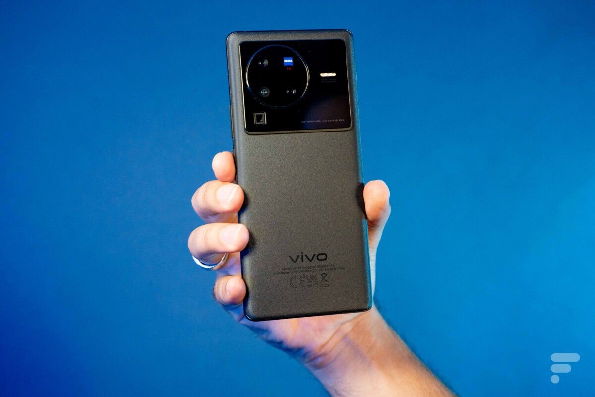 Le dos du Vivo X80 Pro // Source : Anthony Wonner - Frandroid Le dos du Vivo X80 Pro // Source : Anthony Wonner - Frandroid