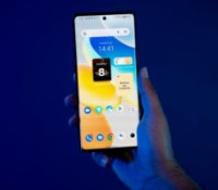 Le Vivo X80 Pro tenu en main // Source : Anthony Wonner - Frandroid