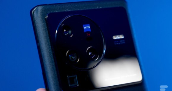 Le Vivo X80 Pro profite de l'expertise Zeiss sur la photo // Source : Anthony Wonner - Frandroid Le Vivo X80 Pro profite de l'expertise Zeiss sur la photo // Source : Anthony Wonner - Frandroid