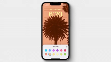 La police et la couleur peuvent se modifier pour la date et l'heure // Source : Apple