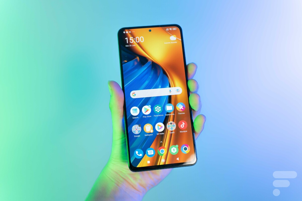 Le Xiaomi Poco F4 // Source : Chloé Pertuis - Frandroid Le Xiaomi Poco F4 // Source : Chloé Pertuis - Frandroid