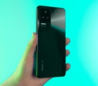 Le dos du Xiaomi Poco F4 // Source : Chloé Pertuis - Frandroid