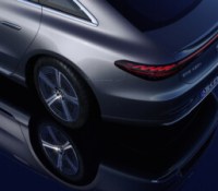 Les roues arrière directrices de la Mercedes EQS