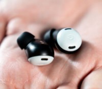 Les Google Pixel Buds Pro // Source : Chloé Pertuis pour Frandroid