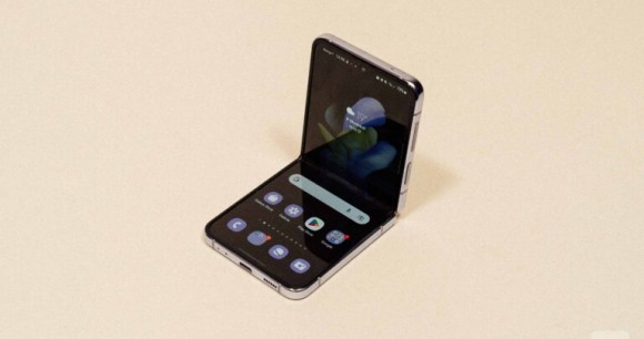 Samsung Galaxy Z Flip 4 // Source : Frandroid