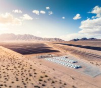 Tesla Megapack et une ferme de panneaux photovoltaiques Tesla Megapack et une ferme de panneaux photovoltaiques