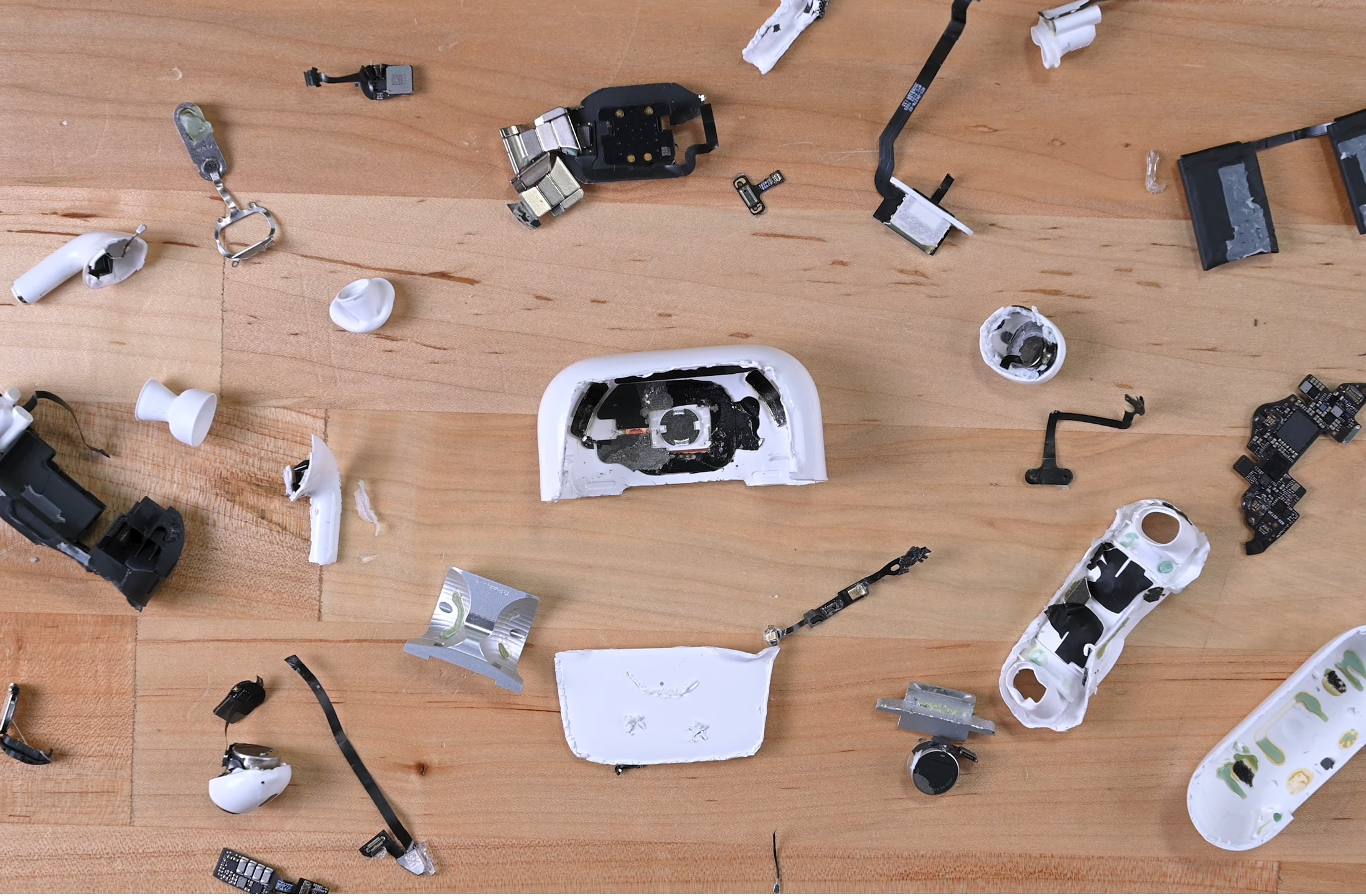 Les AirPods Pro 2 « démontés » par iFixit
