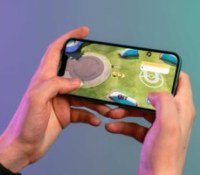 Sorti en septembre 2022, l'iPhone 14 de base est limité à un taux de rafraîchissement de 60 Hz, à l'inverse des modèles Pro et Pro Max. // Source : Frandroid - Anthony Wonner