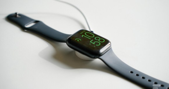 La recharge de l'Apple Watch Series 8 // Source : Chloé Pertuis pour Frandroid La recharge de l'Apple Watch Series 8 // Source : Chloé Pertuis pour Frandroid