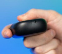La prise USB-C pour recharger les Bose QC Earbuds II // Source : Chloé Pertuis pour Frandroid