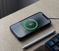 Il est désormais recommandé de charger nos smartphones en dehors des heures de pointe // Source : Lasse Jensen - Unsplash