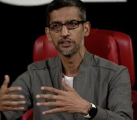 La montre au poignet de Sundar Pichai n'est autre que la future Pixel Watch // Source : Vox Media via 9to5Google