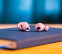 Les Samsung Galaxy Buds 2 Pro pour illustration // Source : Geoffroy Husson pour Frandroid