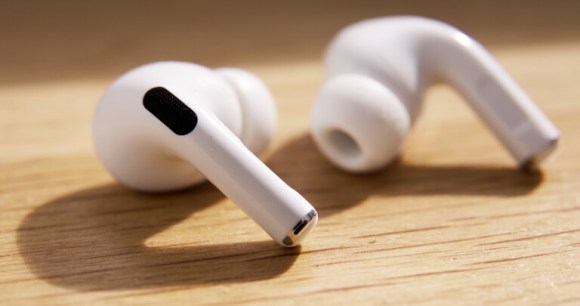 Les AirPods Pro 2 pour illustration // Source : Tristan Jacquel pour Frandroid Les AirPods Pro 2 pour illustration // Source : Tristan Jacquel pour Frandroid