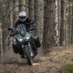 Entre tout-terrain et longs voyages, cette moto électrique va ravir les baroudeurs Entre tout-terrain et longs voyages, cette moto électrique va ravir les baroudeurs