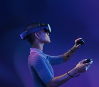 Le Meta Quest Pro offre des contrôles plus fins grâce à ses manettes et capteurs // Source : Meta