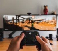 Une manette de Xbox // Source : Sam Pak - Unsplash