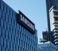 Une enseigne Samsung à Milan // Source : Babak Habibi sur Unsplash