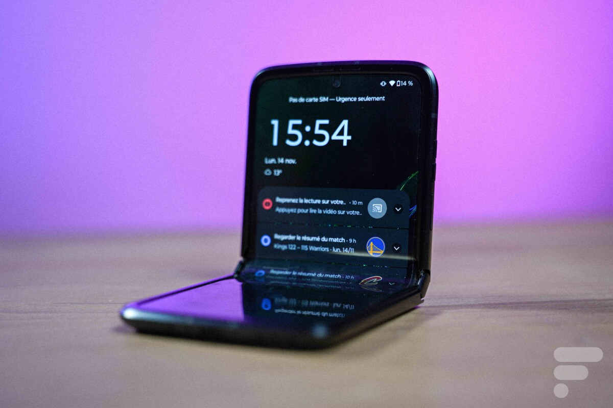 Le Razr 2022 intègre un mode Flex. // Source : Frandroid - Chloé Pertuis
