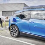 Vous pourrez bientôt brancher votre voiture électrique aux trottoirs grâce à cette solution astucieuse Vous pourrez bientôt brancher votre voiture électrique aux trottoirs grâce à cette solution astucieuse