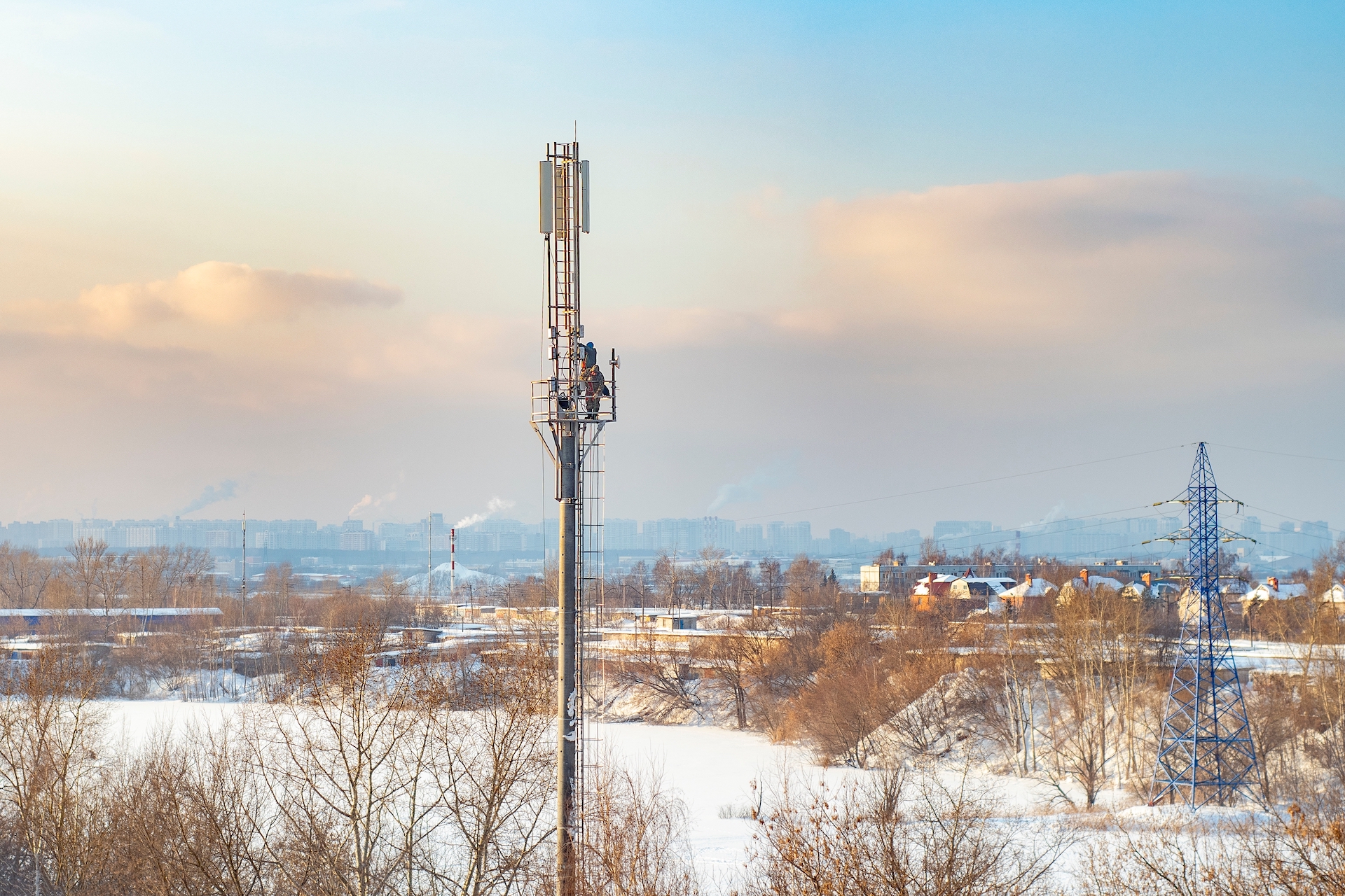 Antenne relais téléphonie mobile hiver neige
