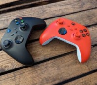 Deux manettes Xbox Series X|S // Source : Frandroid
