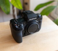 Le Fujifilm X-H2 // Source : Lola Gréco pour Frandroid Le Fujifilm X-H2 // Source : Lola Gréco pour Frandroid