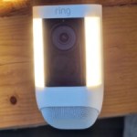 Test de la Ring Spotlight Cam Pro : sécurité et luminosité, mais prix élevé Test de la Ring Spotlight Cam Pro : sécurité et luminosité, mais prix élevé