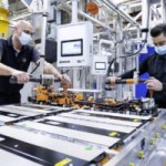 « Ils vont faire venir 2 000 travailleurs » : voici comment les chinois vont fabriquer une usine de batterie en Europe en un temps record
