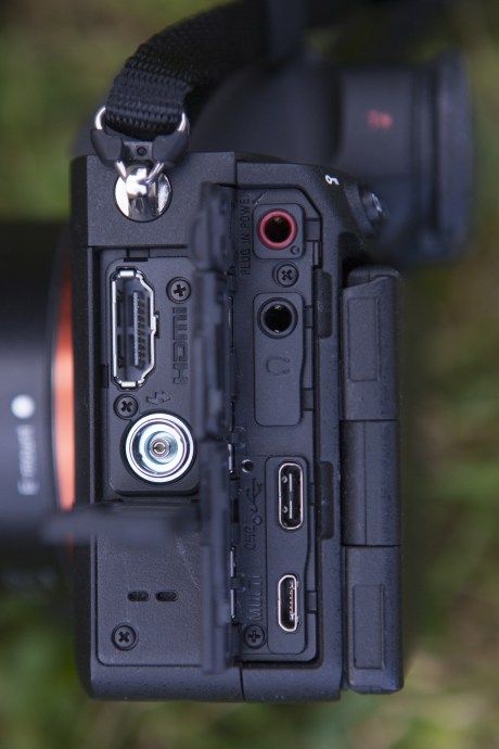 La connectique du Sony A7R V