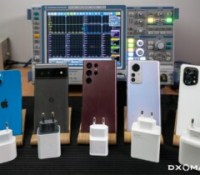 DXOMARK a comparé les chargeurs de ces cinq téléphones. // Source : DXOMARK