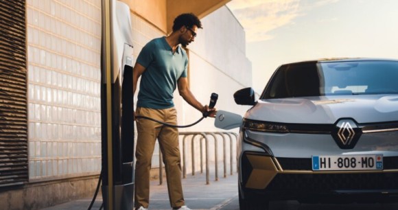 cover_recharge_megane_electrique-min-scaled