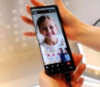 Voici l'écran Flex In & Out dévoilé par Samsung, il pourrait apporter un vrai plus au Z Fold 5 // Source : Samsung Display via The Verge