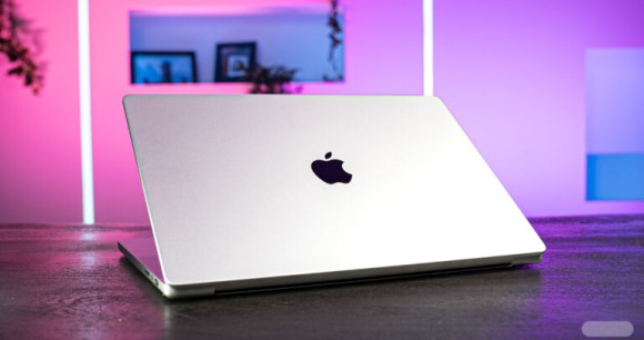 Apple Macbook Pro 16 M2 Max // Source : Chloé Pertuis - Frandroid Apple Macbook Pro 16 M2 Max // Source : Chloé Pertuis - Frandroid