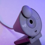 Test de la Logitech Brio 300 : une webcam simple et discrète Test de la Logitech Brio 300 : une webcam simple et discrète