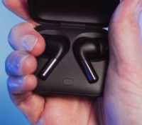 Les OnePlus Buds Pro 2 dans leur boîtier // Source : Anthony Wonner - Frandroid Les OnePlus Buds Pro 2 dans leur boîtier // Source : Anthony Wonner - Frandroid