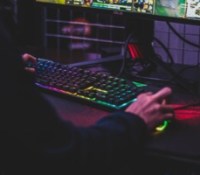 Windows 11 pourrait bientôt prendre nativement en charge le contrôle des effets RGB de vos périphériques // Source : Axville - Unsplash