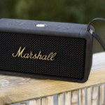 La très bonne enceinte Middleton notée 9/10 par nos soins s&rsquo;accompagne du casque Major V dans un pack à moins 30 %