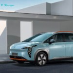 Cette voiture électrique compacte et abordable cache bien son jeu avec un intérieur très spacieux Cette voiture électrique compacte et abordable cache bien son jeu avec un intérieur très spacieux