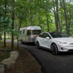 Cette caravane électrique booste l’autonomie des voitures électriques en plein trajet Cette caravane électrique booste l’autonomie des voitures électriques en plein trajet