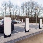 Non, les Tesla Superchargeurs V4 ne sont pas deux fois plus puissants : voici la raison Non, les Tesla Superchargeurs V4 ne sont pas deux fois plus puissants : voici la raison
