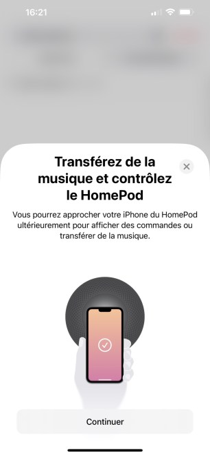 Pour lire de la musique, on peut approcher son iPhone ou son iPad du HomePod.