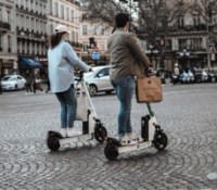 La trottinette en libre-service à Paris n'a que 5 ans, et peut encore s'améliorer - Source : Unsplash/vladbjnr