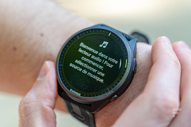 La Garmin Forerunner 965 // Source : Chloé Pertuis - Frandroid