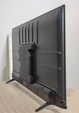 Le téléviseur de trois-quarts.
