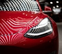 Tesla Model 3 // Source : Vlad Tchompalov sur Unsplash