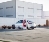 Tesla Model Y Superchargeur recharge