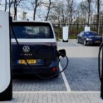 Tesla : pourquoi les nouveaux Superchargeurs V4 sont (presque) incompatibles avec ces 3 voitures électriques Tesla : pourquoi les nouveaux Superchargeurs V4 sont (presque) incompatibles avec ces 3 voitures électriques