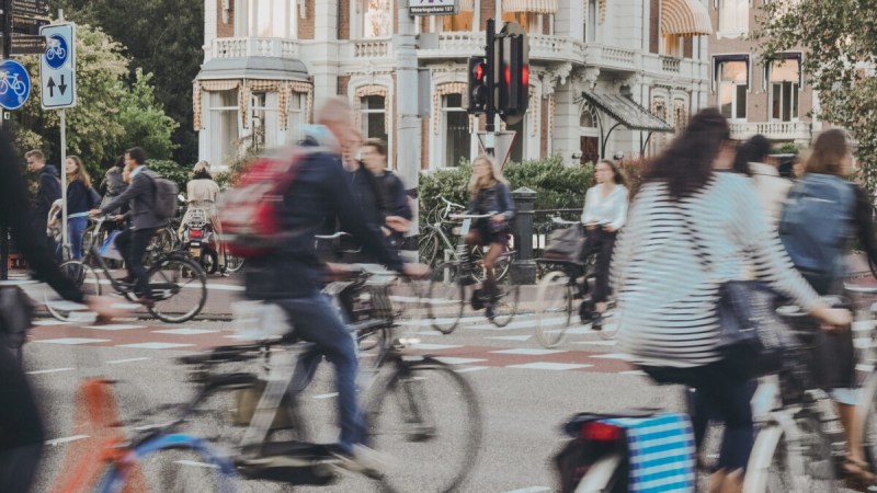 +50 % d’accidents en un an : à Amsterdam, les vélos électriques sont toujours plus vulnérables