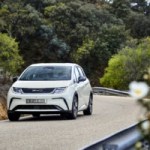 Le concurrent chinois de Tesla veut s&rsquo;installer en France, les batteries solides révolutionnaires et les Galaxy S23 qui possèdent une puce du futur – Tech&rsquo;spresso